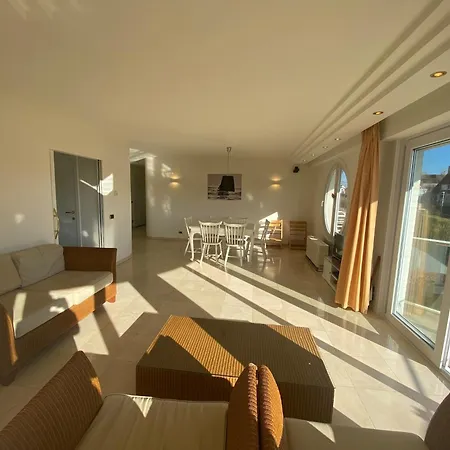 For 5 People With Terrace, Cleaning Included Apartment *